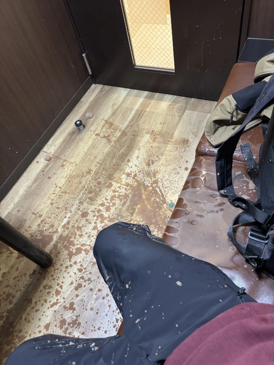 점원이 엄청난 양을 싸버린 풍경.jpg_2.webp