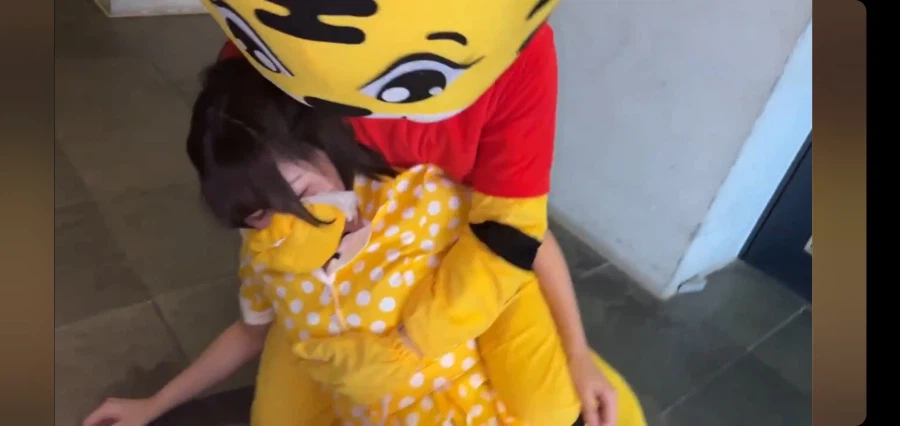 마스코트에게 등을 보이면 안되는 이유_5.webp