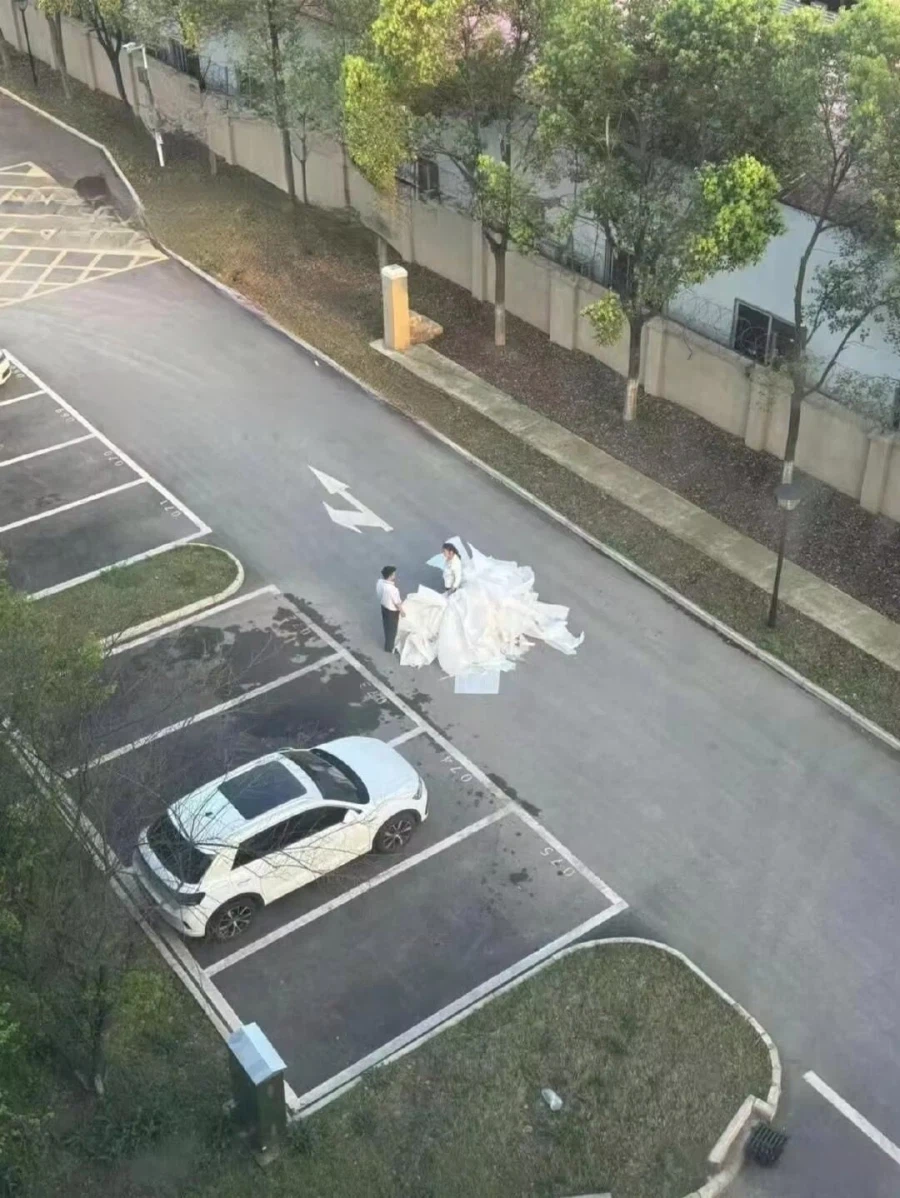 아파트에서 찍은 웨딩 사진_1.webp