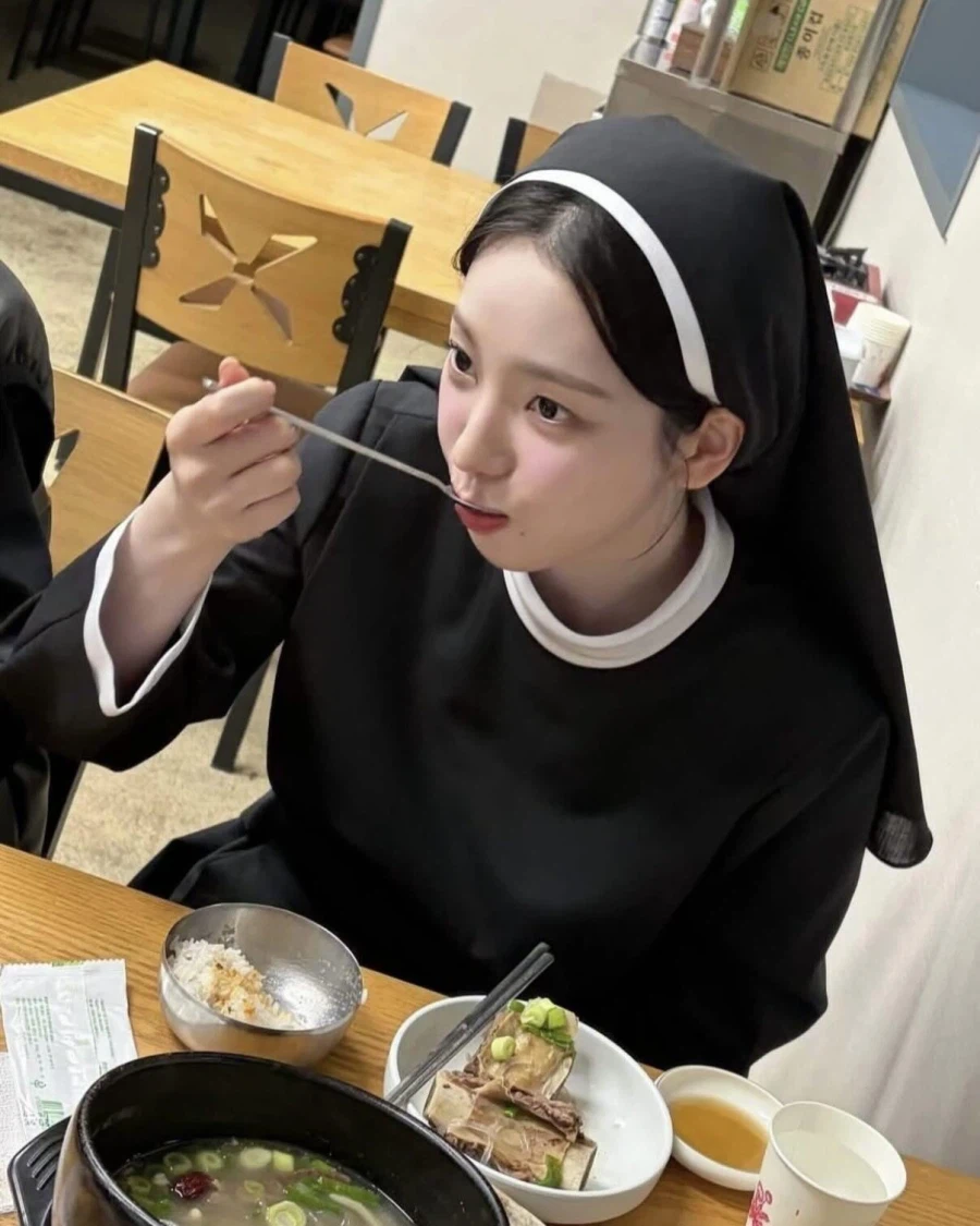 국밥 먹는 카리나_1.webp