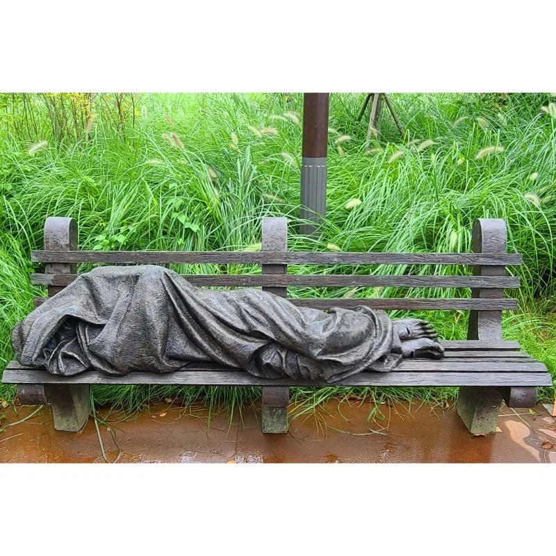 너무 완벽한 홈리스 예수님 조각상.jpg_2.webp