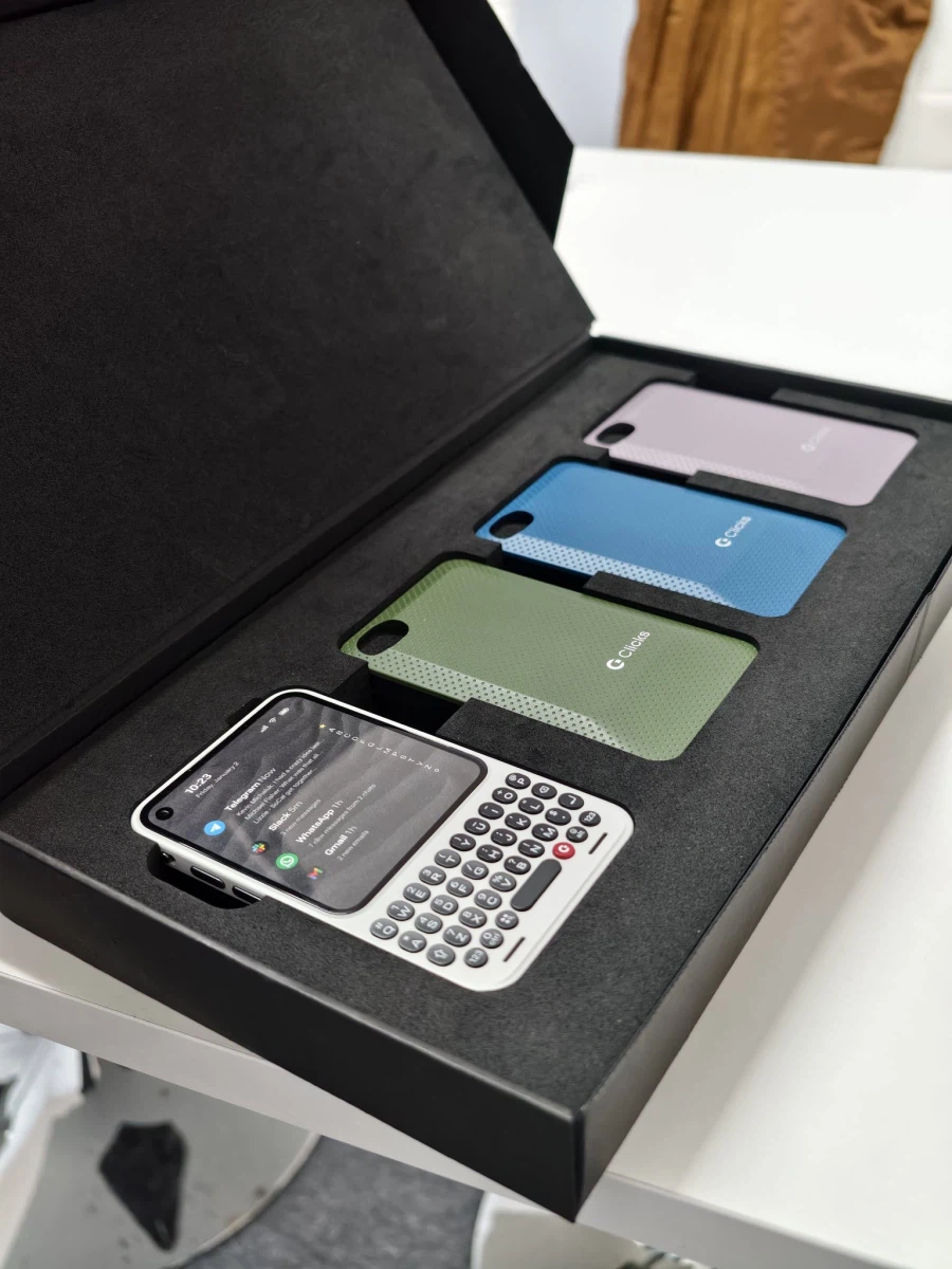 외국에서는 서브폰 용도로 꾸준히 나온다는 스마트폰_4.webp