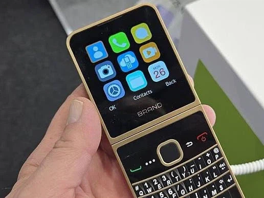 외국에서는 서브폰 용도로 꾸준히 나온다는 스마트폰_6.webp