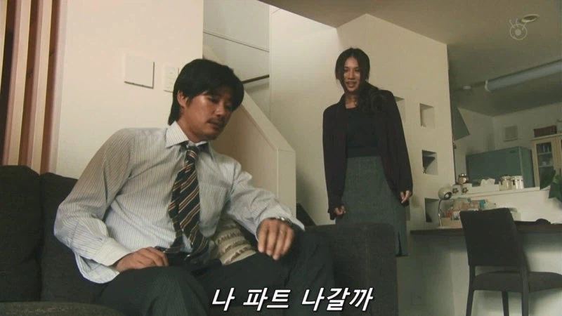 부자들만 사는 동네에서 살아남기 위해서 범죄를 저지른 유부녀_3.webp