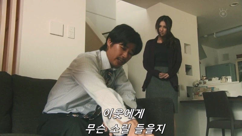 부자들만 사는 동네에서 살아남기 위해서 범죄를 저지른 유부녀_6.webp