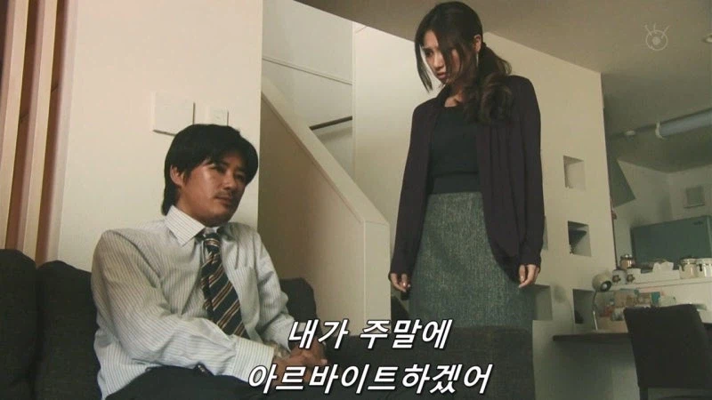 부자들만 사는 동네에서 살아남기 위해서 범죄를 저지른 유부녀_8.webp