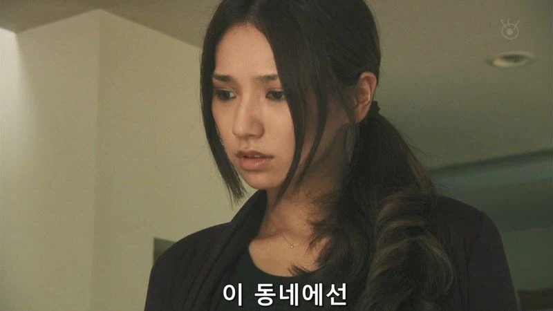 부자들만 사는 동네에서 살아남기 위해서 범죄를 저지른 유부녀_9.webp