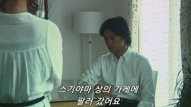 부자들만 사는 동네에서 살아남기 위해서 범죄를 저지른 유부녀_19.webp