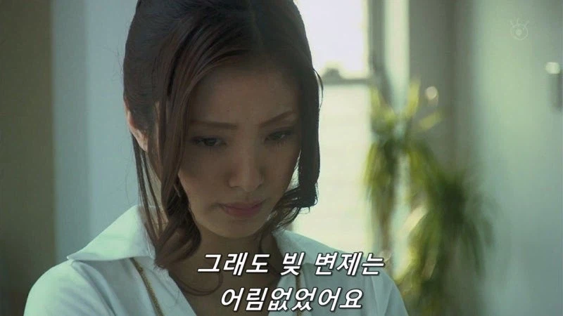 부자들만 사는 동네에서 살아남기 위해서 범죄를 저지른 유부녀_20.webp