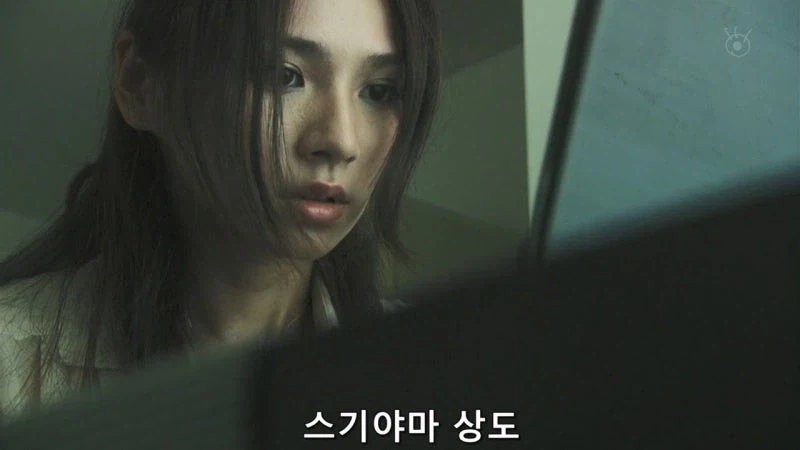 부자들만 사는 동네에서 살아남기 위해서 범죄를 저지른 유부녀_24.webp