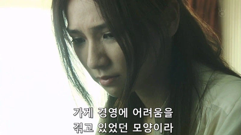 부자들만 사는 동네에서 살아남기 위해서 범죄를 저지른 유부녀_25.webp