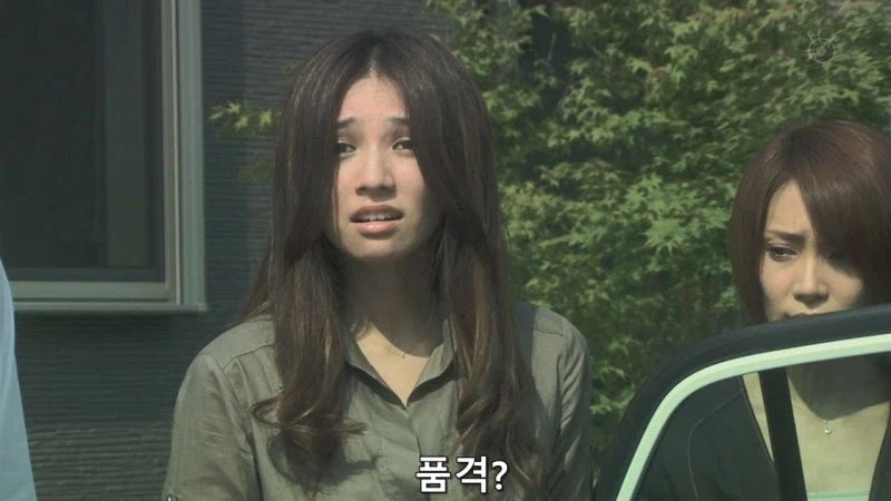 부자들만 사는 동네에서 살아남기 위해서 범죄를 저지른 유부녀_36.webp