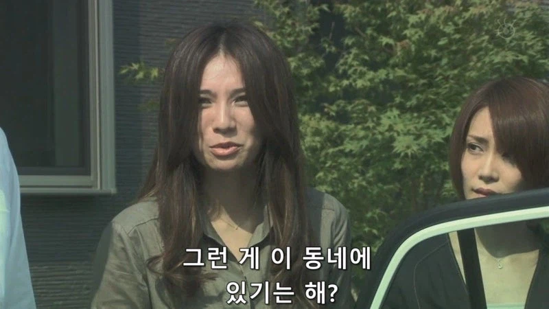 부자들만 사는 동네에서 살아남기 위해서 범죄를 저지른 유부녀_37.webp