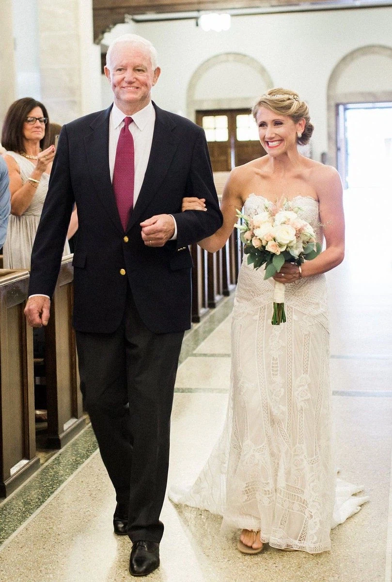 죽어서도 딸의 결혼식에서 함께 걸은 아버지.jpg_2.webp