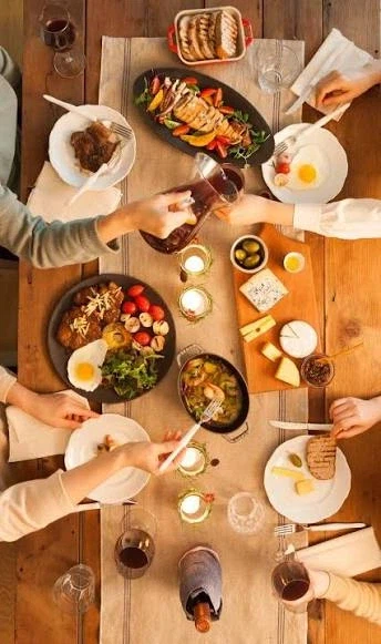 은근 한국에서 즐기기 힘들다는 포트럭파티_1.webp