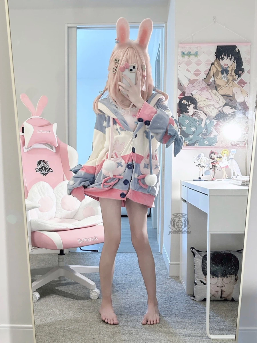 시선강탈하는 코스어_5.webp