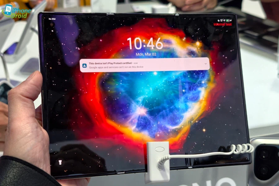 MWC에서 공개한 중국 트라이폴드, 전시 하루만에 고장_1.webp