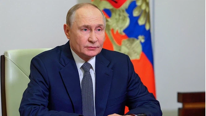 ??? : 나랑은 다르게 우두머리 잡고 빨리 끝내겠다며?_1.webp