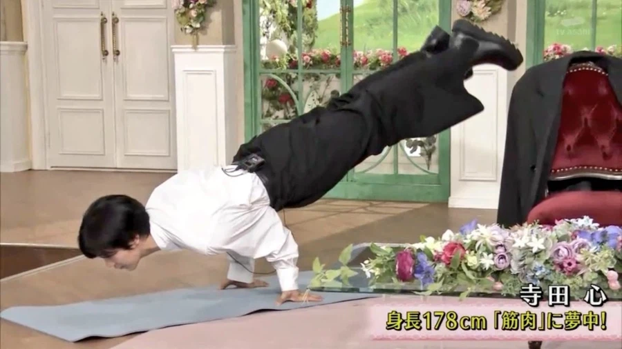 근육에 심취한 일본의 17살_4.webp