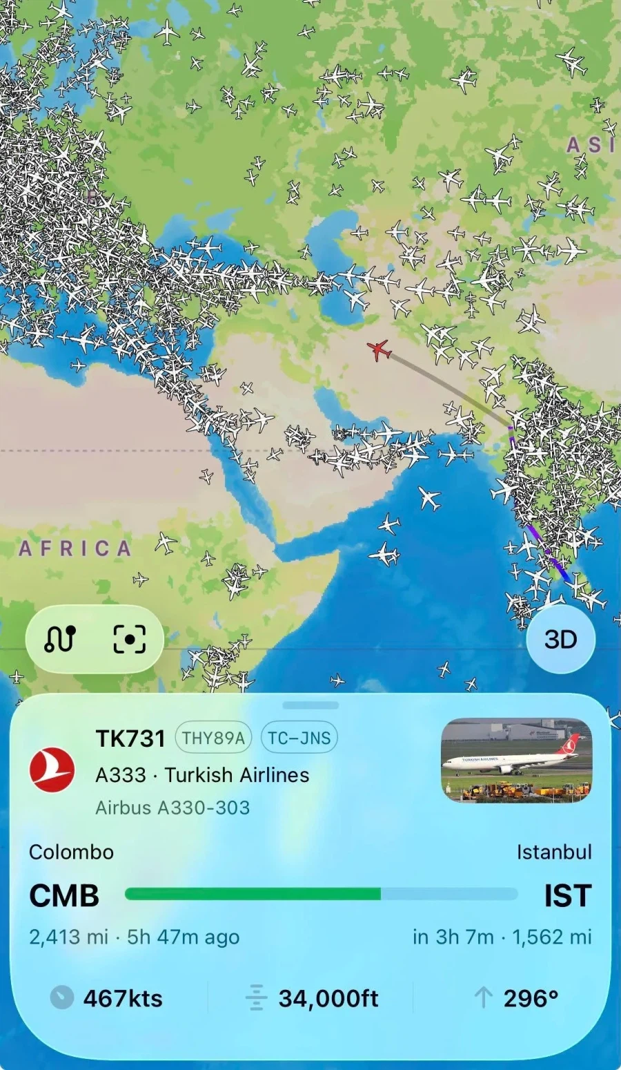 모두가 전쟁지역을 피해서 우회할때_1.webp