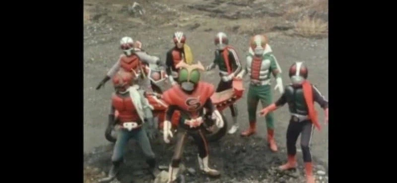 가면라이더) 후배 강화 특훈을 도와주는 선배님들.jpg_15.webp