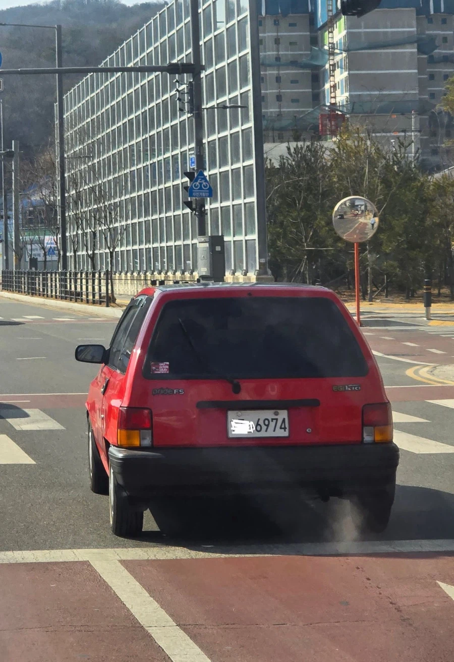 도로에서 이 경차를 봤다면 희망을 버려라_1.webp