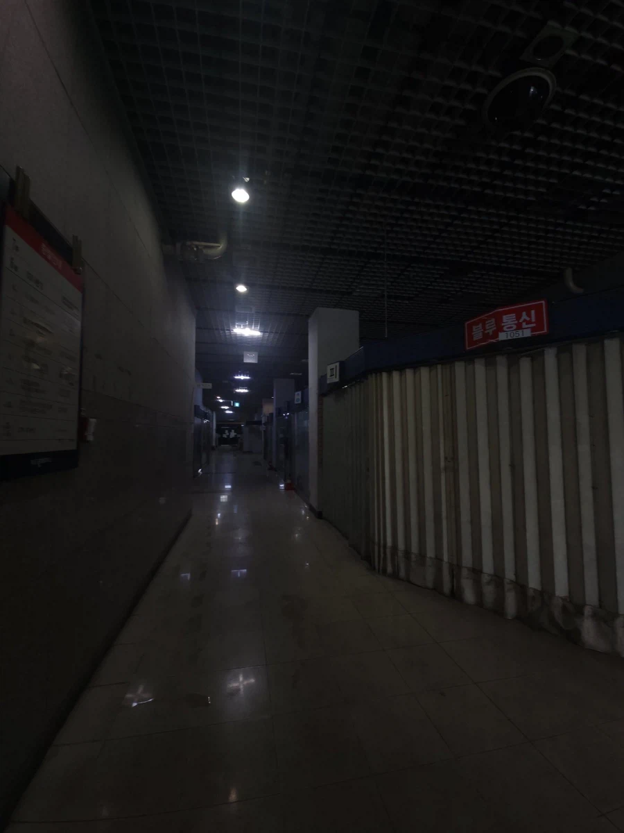 유독 백룸스러운 분위기가 많은 한국 극장.jpg_3.webp