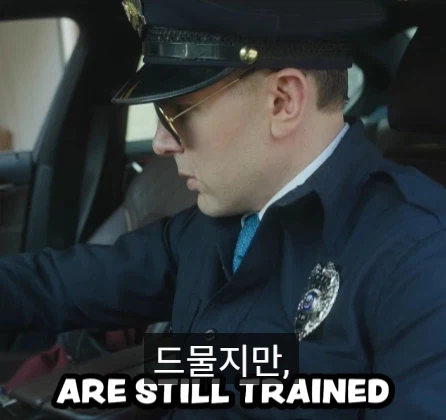 경찰이 차 뒤쪽을 만지는 이유.jpg_4.webp