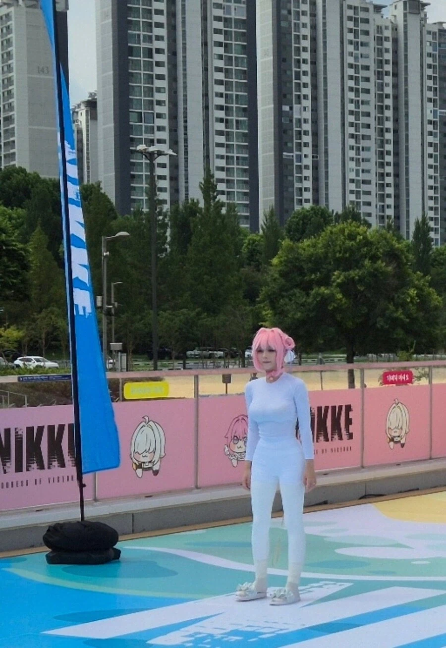 코스프레 하는 사람들은 유명해지면 대부분 전속 사진사가 붙는다_1.webp