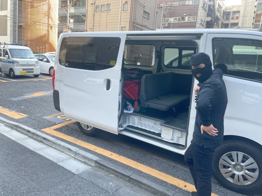 봉고차 샀는데 태워줄게. 추워서 마스크좀 썼어._1.webp