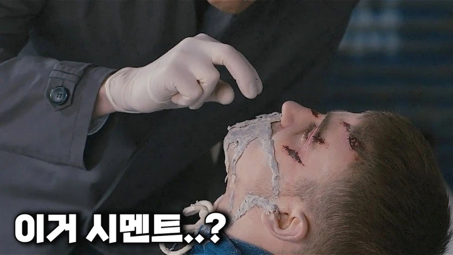 입에 시멘트 들이부어서 죽이는 영화 장면..._3.webp