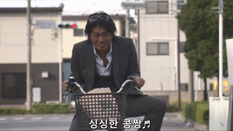 떨어진 물건 주워줬더니 보따리 내놓으라는 여고생_1.webp