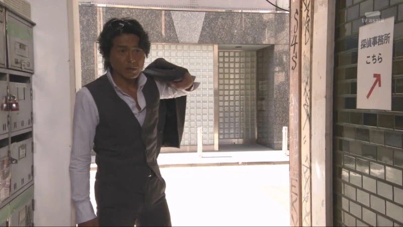 떨어진 물건 주워줬더니 보따리 내놓으라는 여고생_25.webp