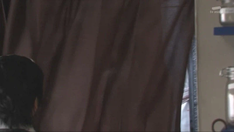 떨어진 물건 주워줬더니 보따리 내놓으라는 여고생_38.webp