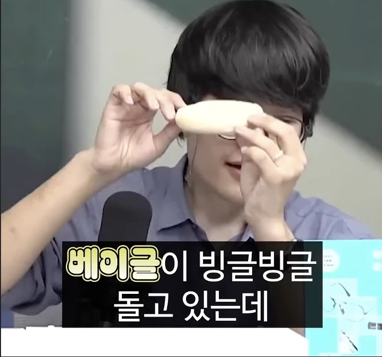 베이글을 이용해서 블랙홀 모양을 이해시킨다면?_2.webp