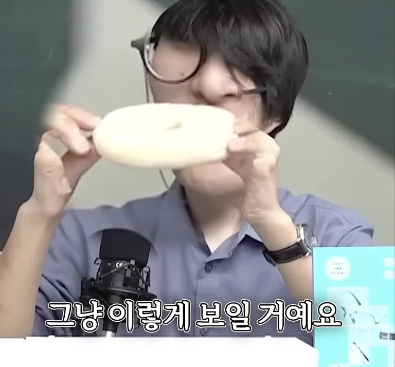 베이글을 이용해서 블랙홀 모양을 이해시킨다면?_7.webp