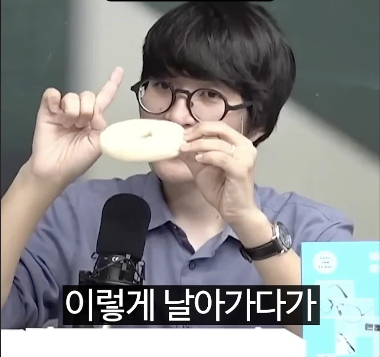 베이글을 이용해서 블랙홀 모양을 이해시킨다면?_9.webp