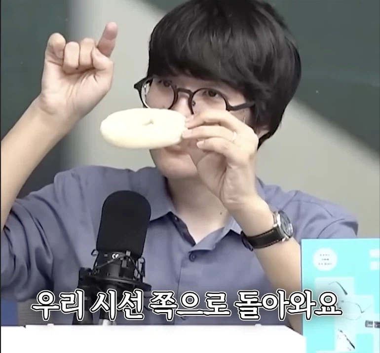 베이글을 이용해서 블랙홀 모양을 이해시킨다면?_10.webp