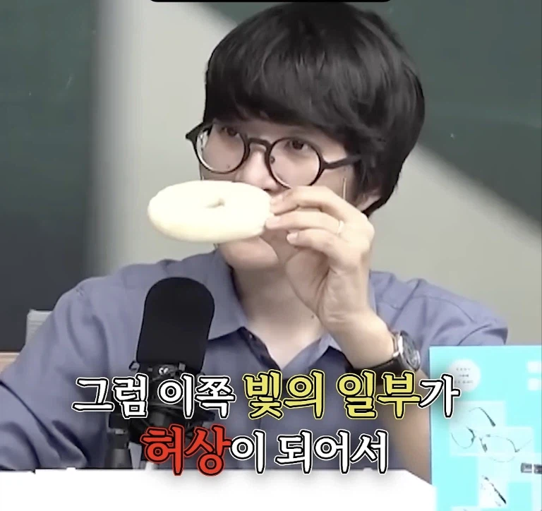 베이글을 이용해서 블랙홀 모양을 이해시킨다면?_12.webp