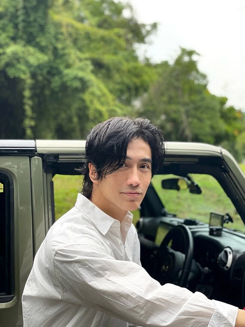 60살 먹었다는 싱가폴 모델 아저씨...jpg_1.webp