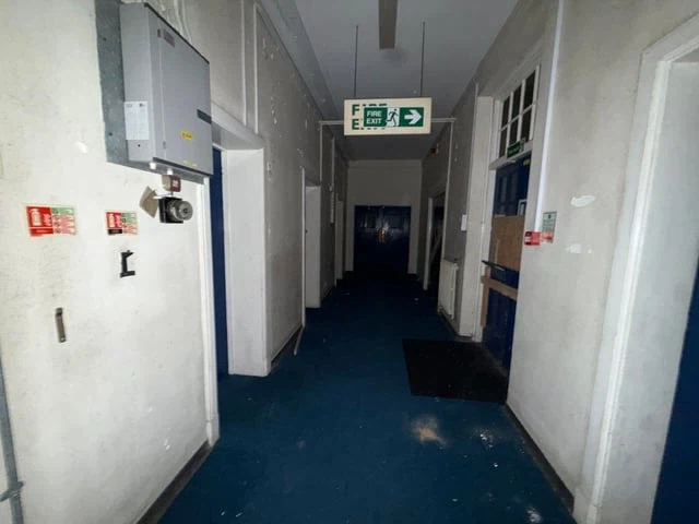 버려진 경찰서 본부_2.webp