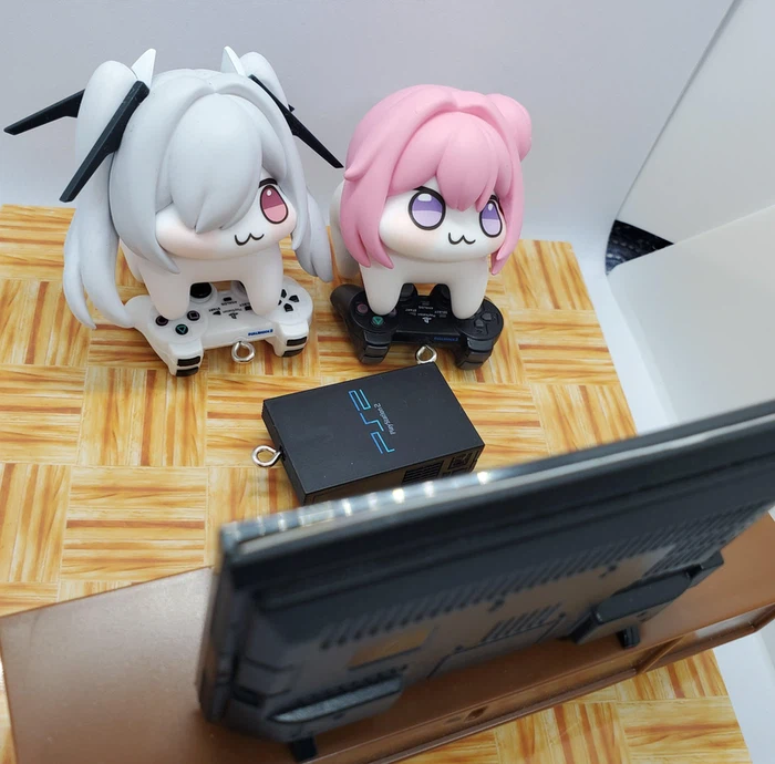 옛날 게임하는 도로롱_1.webp