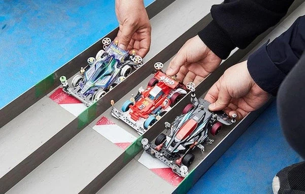 회사에 깔아주면 부장 사장님도 나와서 같이놀꺼같은 장난감_2.webp