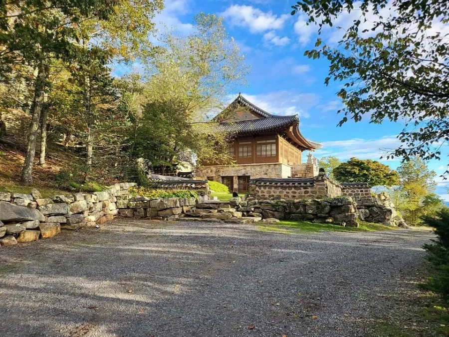 고즈넉한 산속에 있는 한옥 단독주택_5.webp