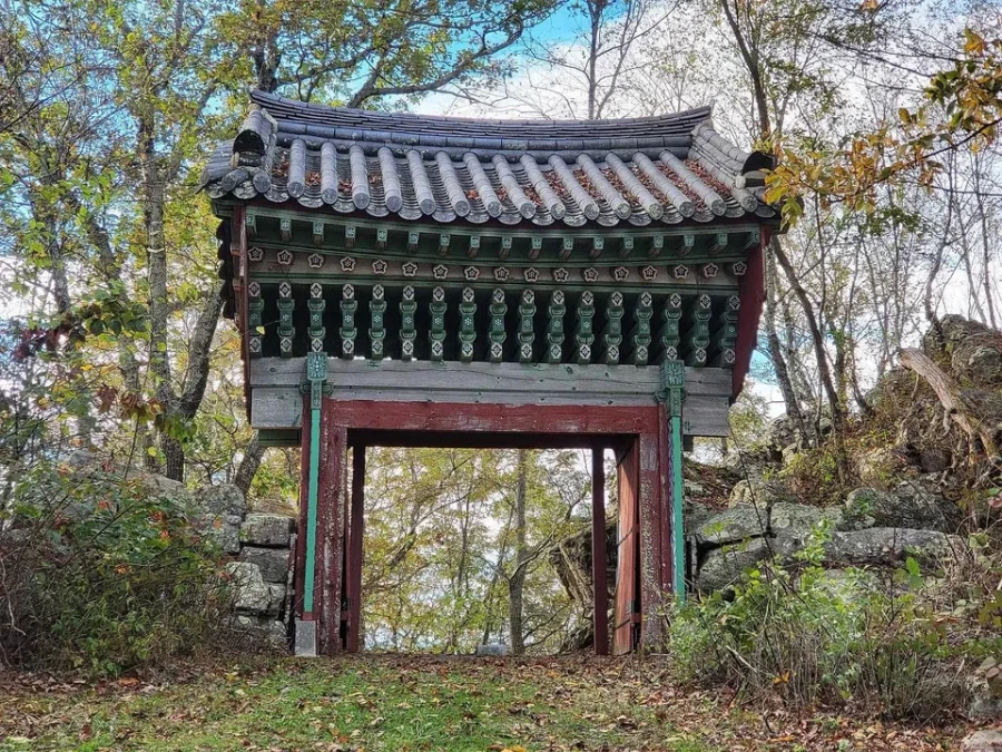 고즈넉한 산속에 있는 한옥 단독주택_6.webp