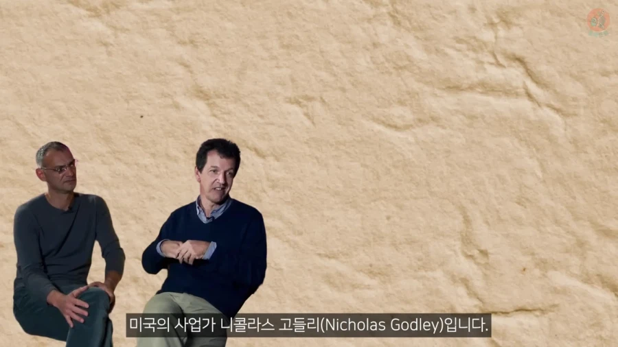 거미줄로 옷을 만들기까지 걸린 시간과 노력_4.webp