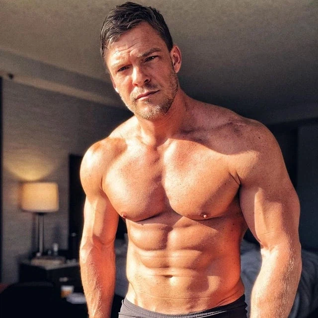 흔한 40대 배우의 몸매_1.webp