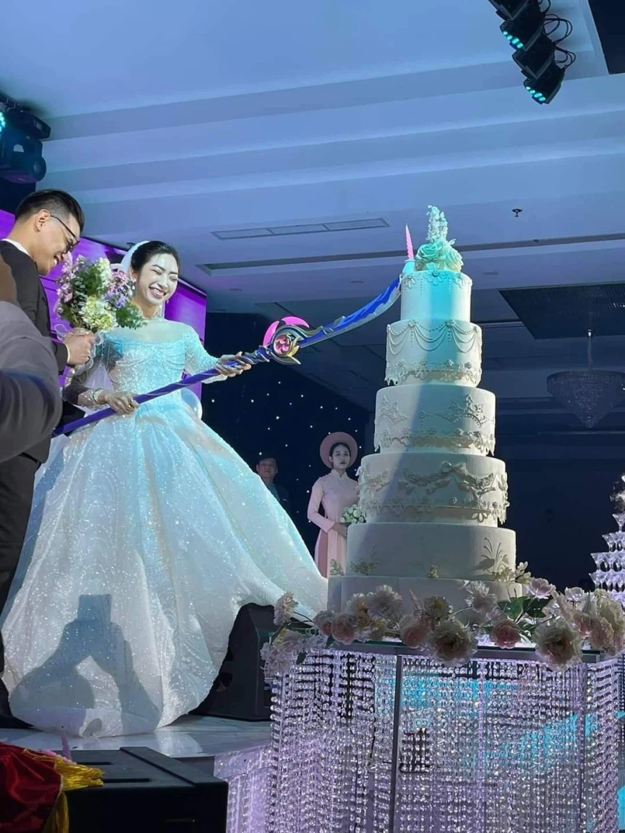 신부님의 케이크 커팅식이 있겠습니다_1.webp