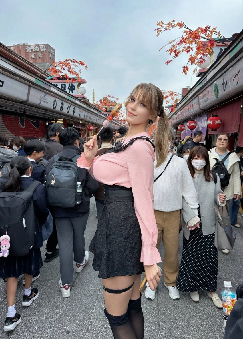 코스어 팔척 눈나.webp_4.webp