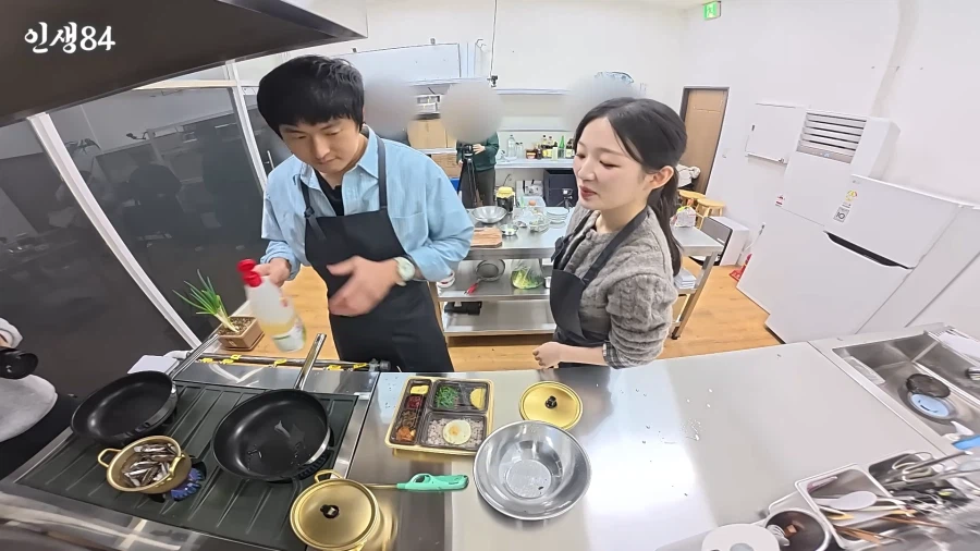 새로운 요리법에 충격받은 아기맹수_1.webp